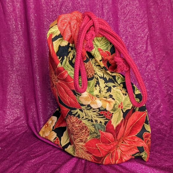 Reusable fabric Christmas poinsettia giftbag- red and gold sparkle - Picture 3 of 4